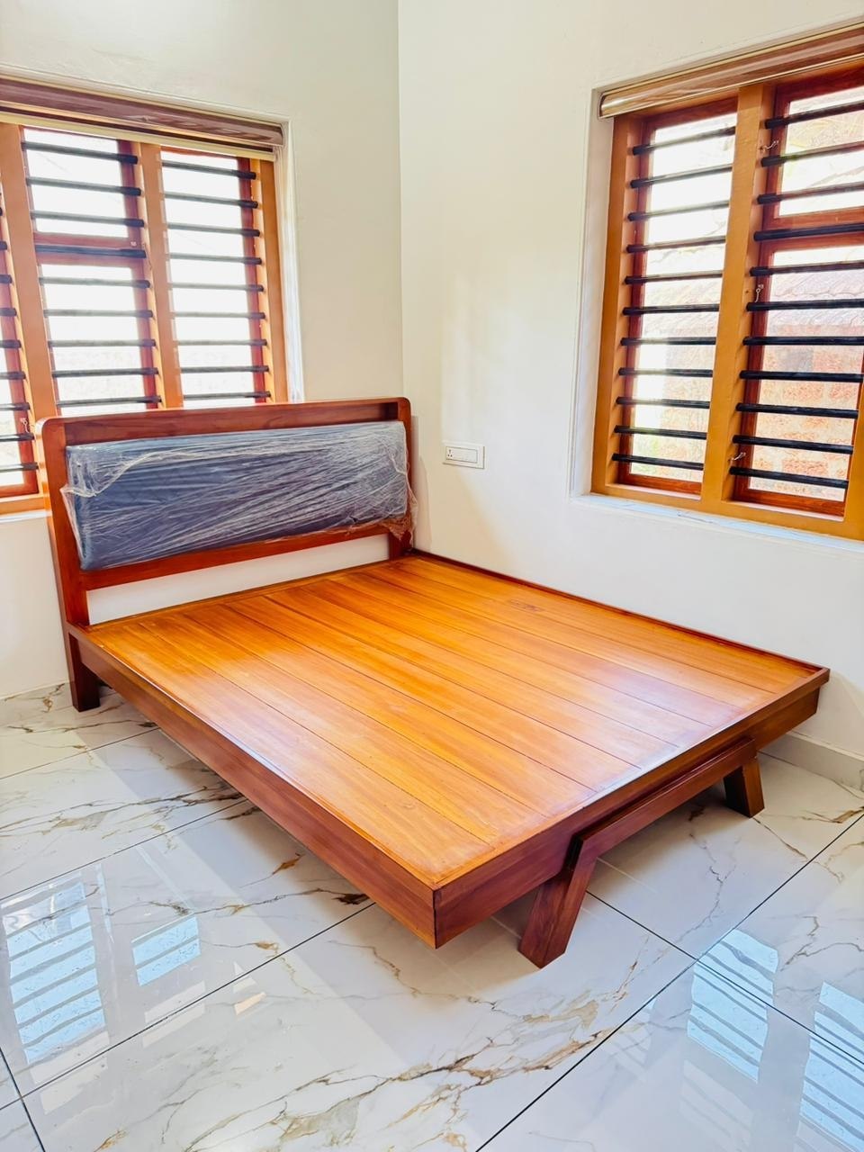 Minimalist Slatted Headboard Cot